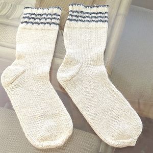 GREAT PRESENT FOR SKIERS OR SKATERS - Hand Knitted Wool Socks size L. $19